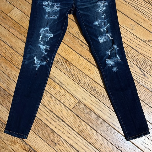American Eagle Dark Wash Destructed Stretch Jeggings sz 2 Short Like New - Picture 3 of 8